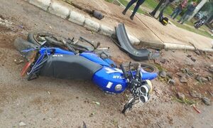 Joven motoqueiro muere en cuádruple choque en Ypacarai