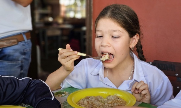 Inició provisión del almuerzo escolar en Caaguazú con énfasis en calidad y nutrición - OviedoPress