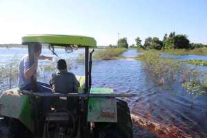 Director de la Duodécima Región Sanitaria desmiente falta de asistencia médica a familias afectadas por inundación - Nacionales - ABC Color