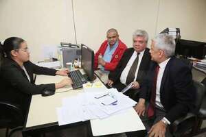 Fiscal se ratifica en acusación contra el intendente casadeño Hilario Adorno y pide juicio - Política - ABC Color