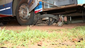 Dos muertos tras choque frontal entre bus y motocicleta - Unicanal