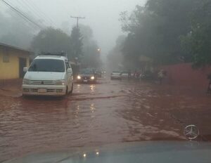 Calle inundada sigue sin ser prioridad para autoridades en Franco