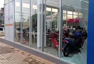 DELINCUENTES INGRESARON A ROBAR A UN LOCAL DE INVERFÍN DE CDE