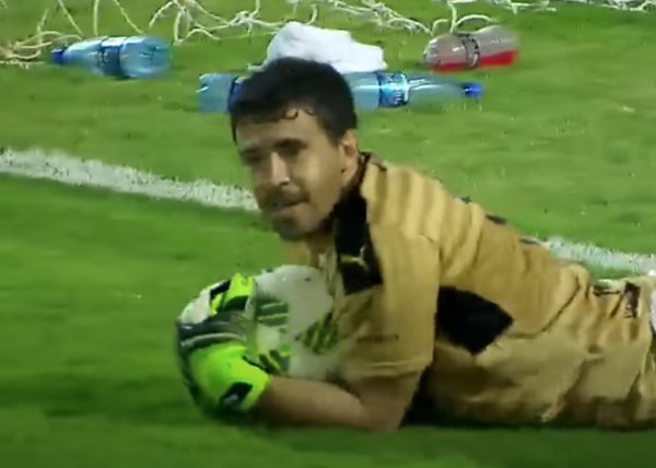 Versus / Julián Benítez y una anécdota de la noche en que fue al arco de Olimpia