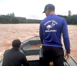 Siguen buscando a madre y sus hijos en el río Monday