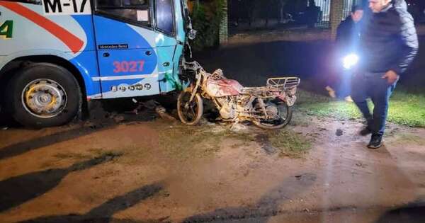 Diario HOY | Dos fallecidos tras choque entre bus de larga distancia y moto en Benjamín Aceval