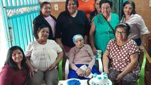 Abuela cumplió 106 años y su hijo mayor katu tiene 91