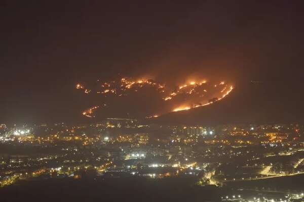 Hizbulá lanza dos andanadas contra una misma base israelí, una con “decenas” de cohetes - Mundo - ABC Color