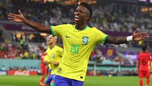 Dorival Júnior pide no cargar una "responsabilidad excesiva" a Vinícius