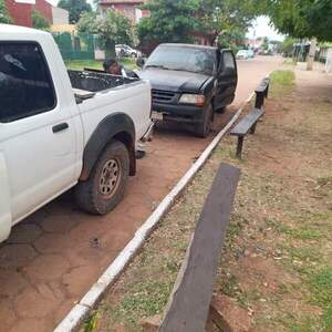 PMT retira vehículo abandonado en barrio Itacurubí