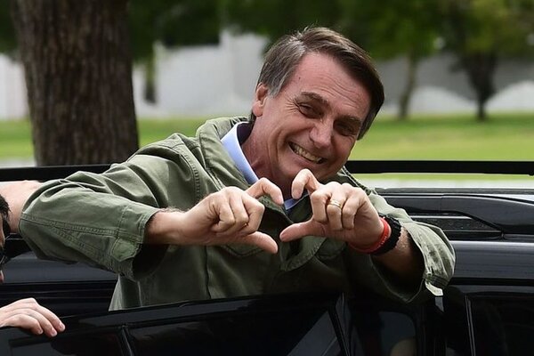 Bolsonaro muestra mejoría en estado infeccioso, pero no hay previsión de alta