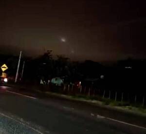 [VIDEO] Saltan más videos sobre las raras luces vistas en el cielo