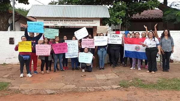 Padres de la escuela Jorge Alcibíades Gadea de San Lorenzo piden que docentes removidos de sus cargos vuelvan a la institución - Nacionales - ABC Color