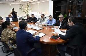 Gobierno no logra levantar paro de Cetrapam, que pretende suba del pasaje - Economía - ABC Color