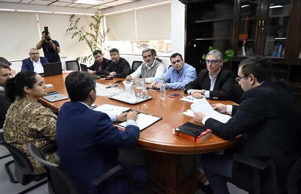 Gobierno no logra levantar paro de Cetrapam, que pretende suba del pasaje - Economía - ABC Color