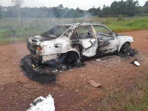 Automóvil se incendió en plena vía pública del B° Cuatro Potrero de Encarnación