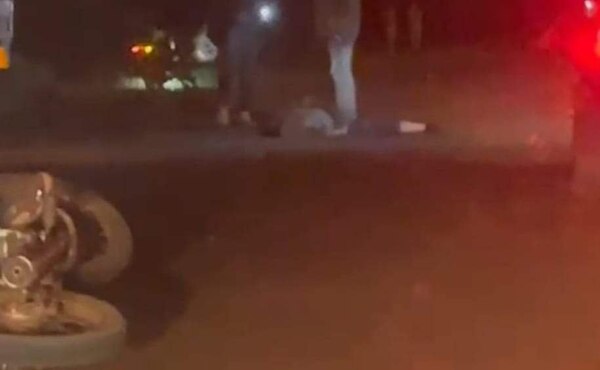 MOTOCICLISTA IMPACTÓ CONTRA UN PEATÓN EN CAPITÁN MEZA - Itapúa Noticias