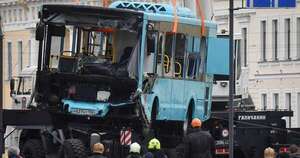 La Nación / Rusia: siete muertos causó la caída de un bus en un río