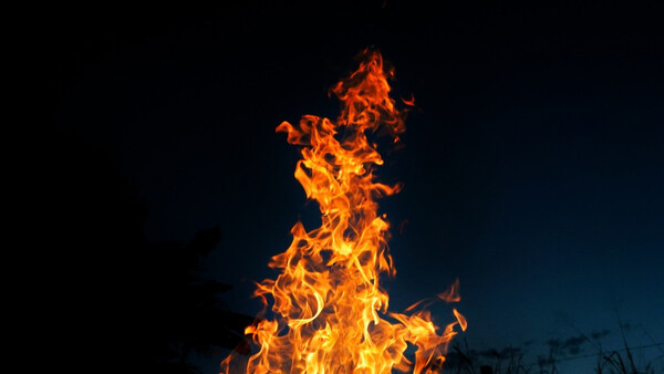 Ofuscado hombre le derramó alcohol a su pareja y le prendió fuego - ADN Digital