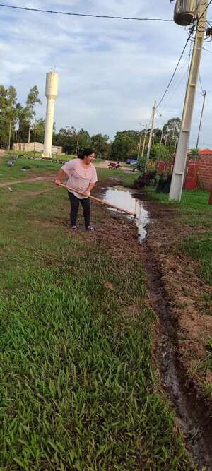 Ayolas: vecinos construyen drenaje pluvial para evitar inundaciones - Nacionales - ABC Color