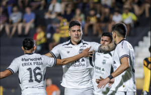 Versus / Jorge ’Pollo’ Recalde inaugura su cuenta goleadora en la Serie B de Brasil