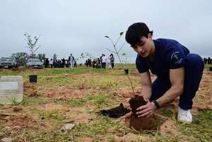 Plantatón: Colocaron 5.000  plantines nuevos en  la Costanera Sur - Nacionales - ABC Color