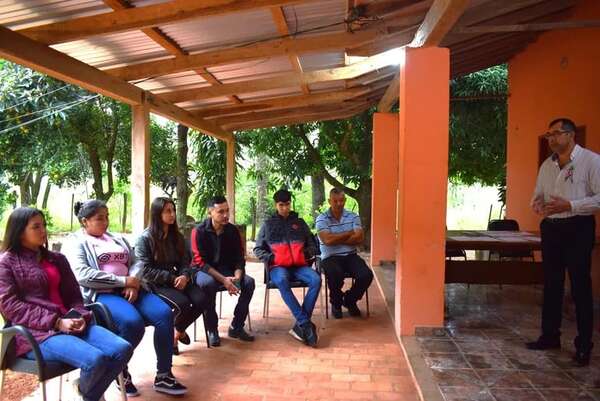 María Antonia: entregan becas a estudiantes universitarios de escasos recursos - Nacionales - ABC Color