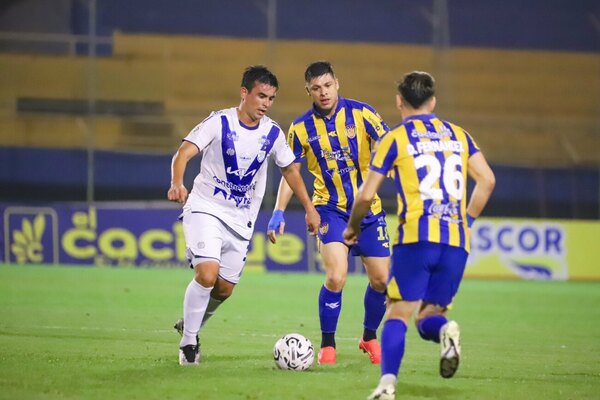 Versus / Luqueño y Ameliano no pasan del cero