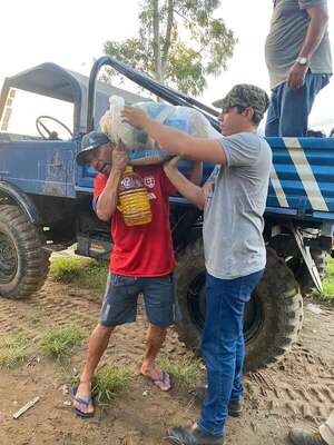 Damnificados por lluvias reciben asistencia de Yacyretá - Nacionales - ABC Color