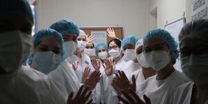 Enfermeros exigen reivindicaciones en su día