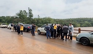 Alto Paraná: Hallan el cuerpo de uno de los niños desaparecidos en el río Monday - trece