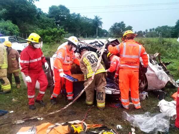 Carapeguá: choque frontal de automóviles deja cinco fallecidos y una menor herida - Nacionales - ABC Color