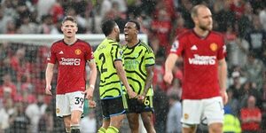Versus / Arsenal gana a Manchester United y es líder provisional de la Premier League