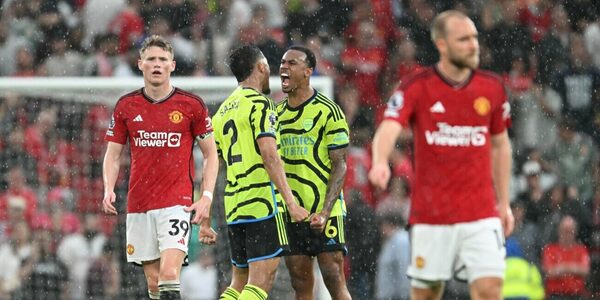 Versus / Arsenal gana a Manchester United y es líder provisional de la Premier League