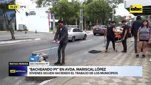“Bacheando PY” en Avda. Mariscal López: jóvenes siguen haciendo el trabajo de los municipios - ABC Noticias - ABC Color