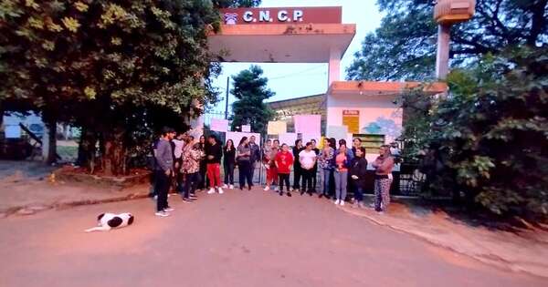 La Nación / Continúa toma de colegio de Capiatá