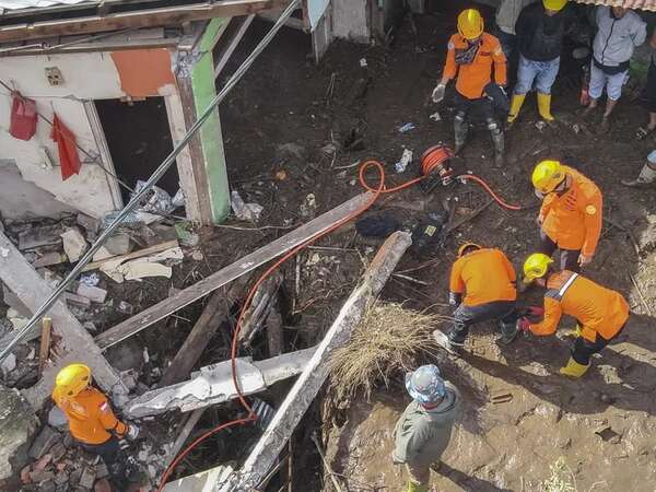 Inundaciones y corrientes de lava fría dejan 41 muertos y 17 desaparecidos en Indonesia - Mundo - ABC Color