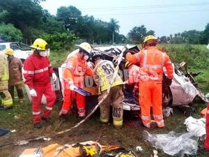 Cinco fallecidos y una menor herida tras el choque frontal de automóviles en Carapeguá – Diario TNPRESS