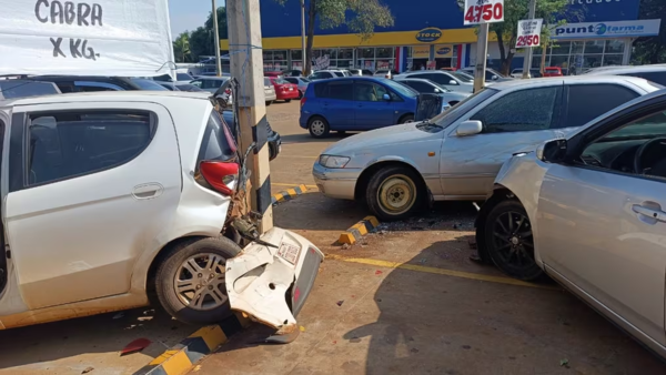 Adolescente manejaba a alta velocidad y provocó accidente