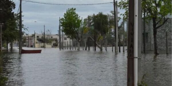 INUNDACIONES POR EL DESBORDE DE RÍOS EN URUGUAY: HAY MÁS DE 3.000 DESPLAZADOS - Itapúa Noticias