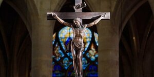 Un sacerdote estadounidense afirma que “Jesús murió con una erección”