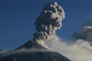 Indonesia: Volcán Ibu entra en erupción - Megacadena - Diario Digital