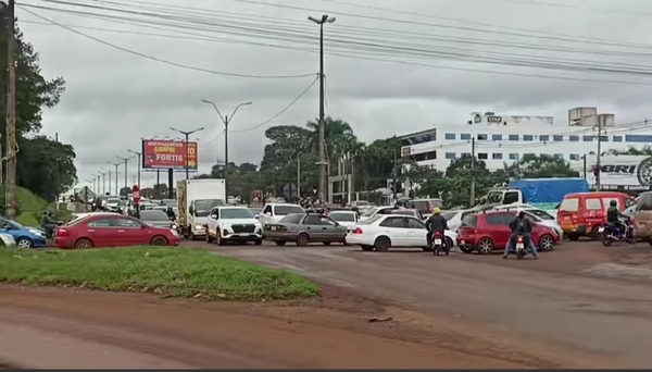 Hartazgo por caótico tránsito en el km 10 - La Clave
