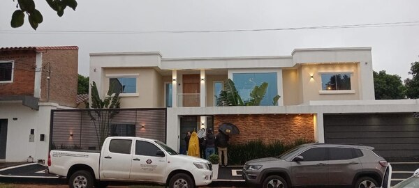 Imputan y allanan la casa del exdirector de finanzas de la Municipalidad de Asunción - Judiciales.net
