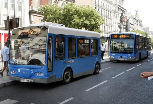 La UE endurece las normas de reducci贸n de CO2 para camiones y autobuses - Revista PLUS