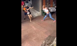 Mujeres se trenzaron a golpes por ‘un hombre’ en CDE