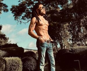 La rutina de ejercicio de Lenny Kravitz para tener un cuerpo musculoso