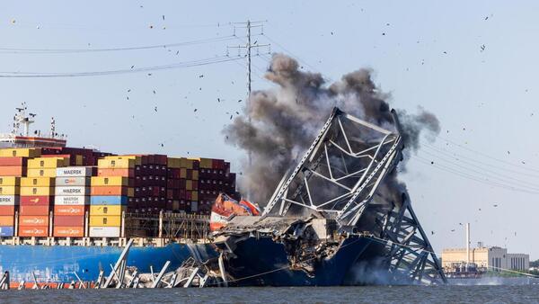 Demuelen una parte del accidentado puente de Baltimore y empiezan a liberar el buque Dalí