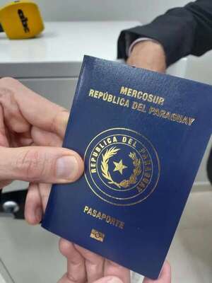 Condicionar pasaporte: Ejecutivo defiende necesidad de “coaccionar” a ciudadanía a pagar impuestos - Política - ABC Color