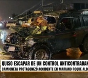 Quiso escapar de controles anticontrabando y causó un accidente - Paraguay.com